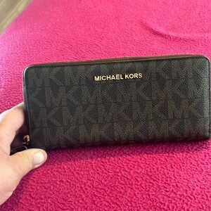 Michael Kors leather wallet standard lots of card slots